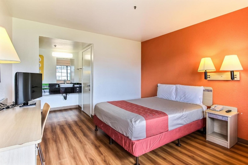Motel 6-Salinas, CA - North Monterey Area