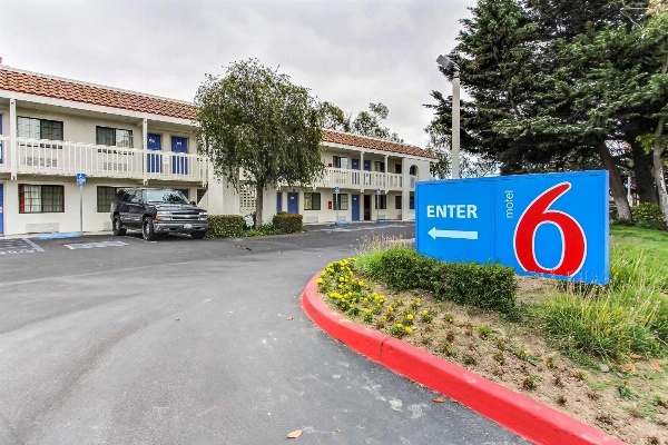 Motel 6-Salinas, CA - North Monterey Area image 1